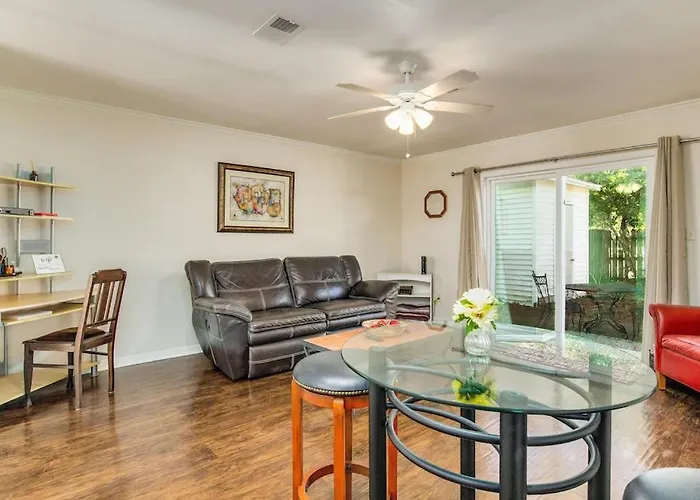 Emerald Coast Vacation Station Apartment