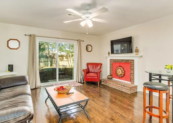 Emerald Coast Vacation Station Apartment
