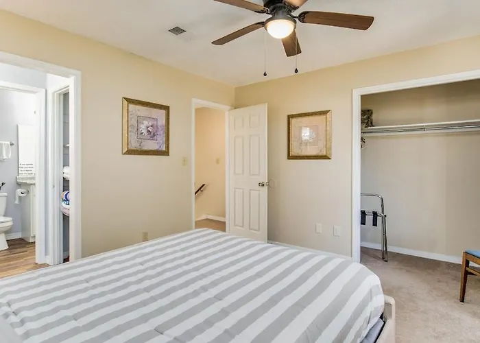 Emerald Coast Vacation Station Apartment